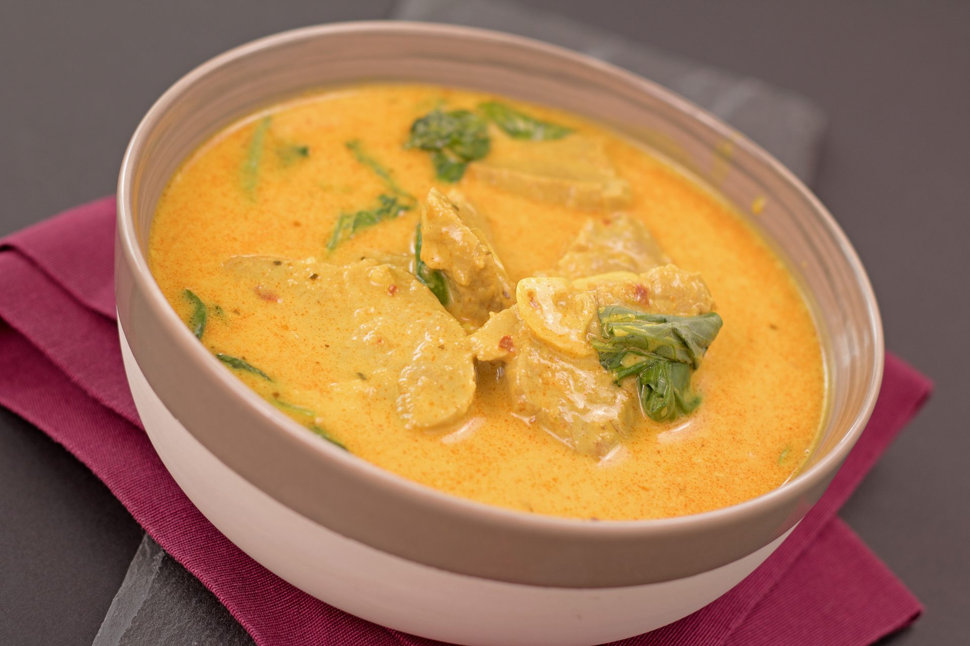 Czerwone curry z polędwiczki wieprzowej FoodMag