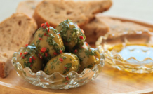 Marynowane oliwki z kozim serem