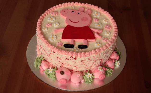 Tort ze świnkami